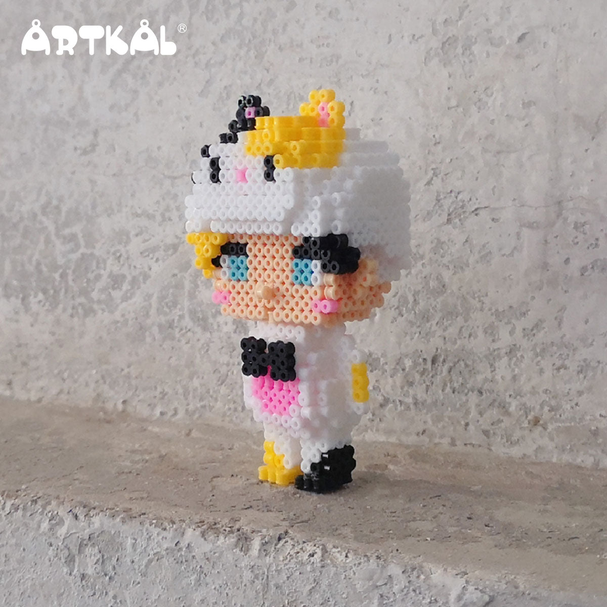 شخصية ثلاثية الأبعاد مع قبعة بقرة - بواسطة Mini Beads